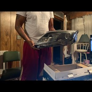 Head light drivers side Ford Fusion 2012